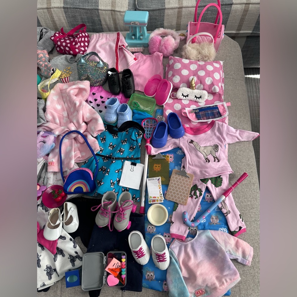 EUC MASSIVE LOT OF OUR GENERATION, DOLL CLOTHING, ACCESSORIES, DOGS, PLAY ITEMS - Picture 4 of 8